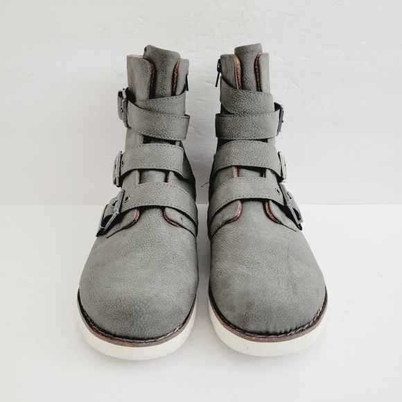 NEW BOC  Gray Faux Leather Kiley Boots , Size 9 - Picture 2 of 7